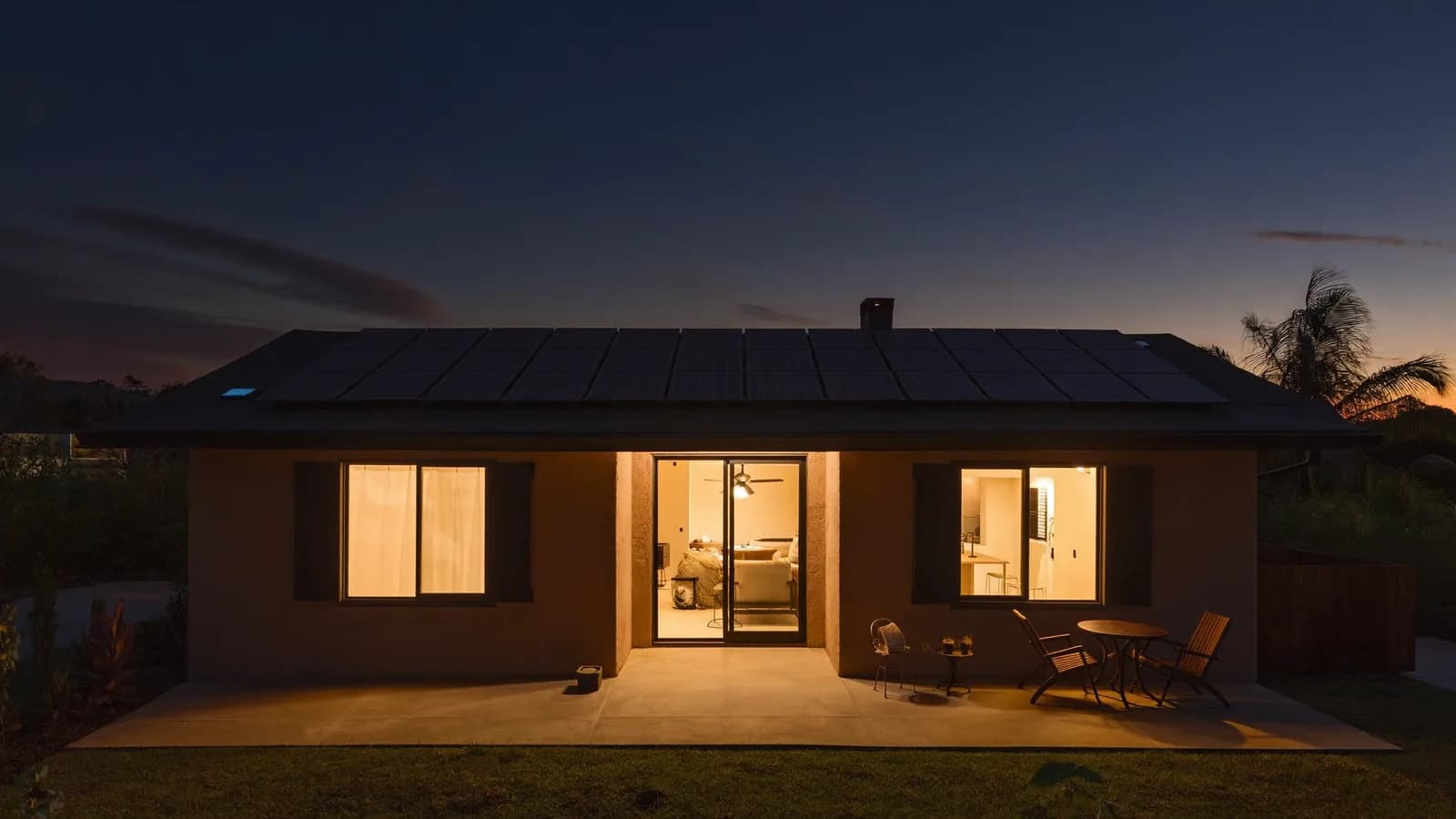 ¿Cuánto se ahorra con paneles solares al mes?